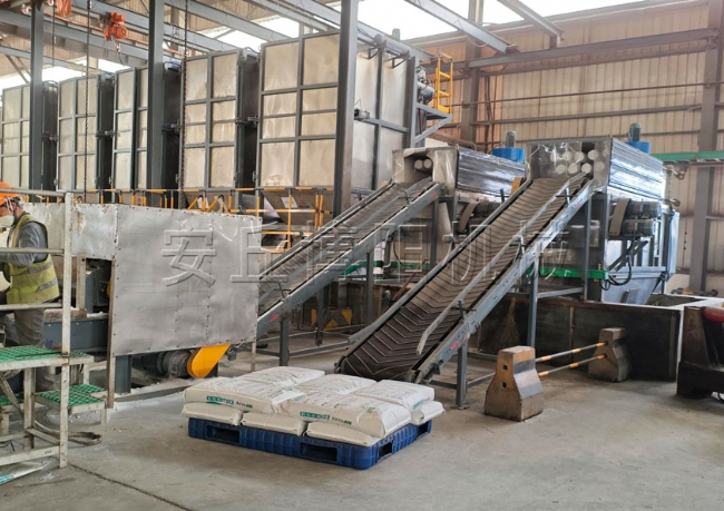 尿素自動拆包機現(xiàn)場實拍、自動破包機生產(chǎn)廠家