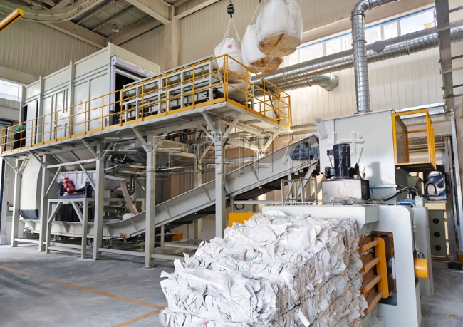 新疆全自動噸袋拆包機、氧化鋁智能噸袋破袋機