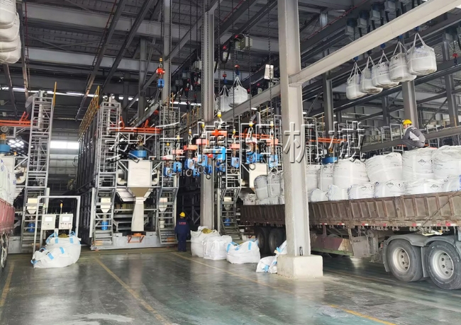 硫酸鎳全自動噸袋破袋機  山東智能噸袋拆包機案例