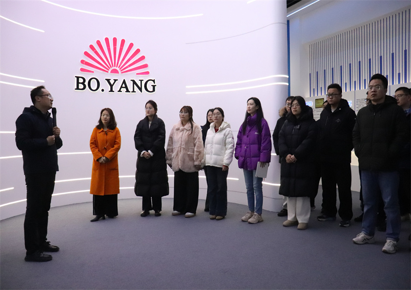 安丘市市場(chǎng)監(jiān)督管理局組織青年干部職工到博陽(yáng)機(jī)械參觀(guān)交流